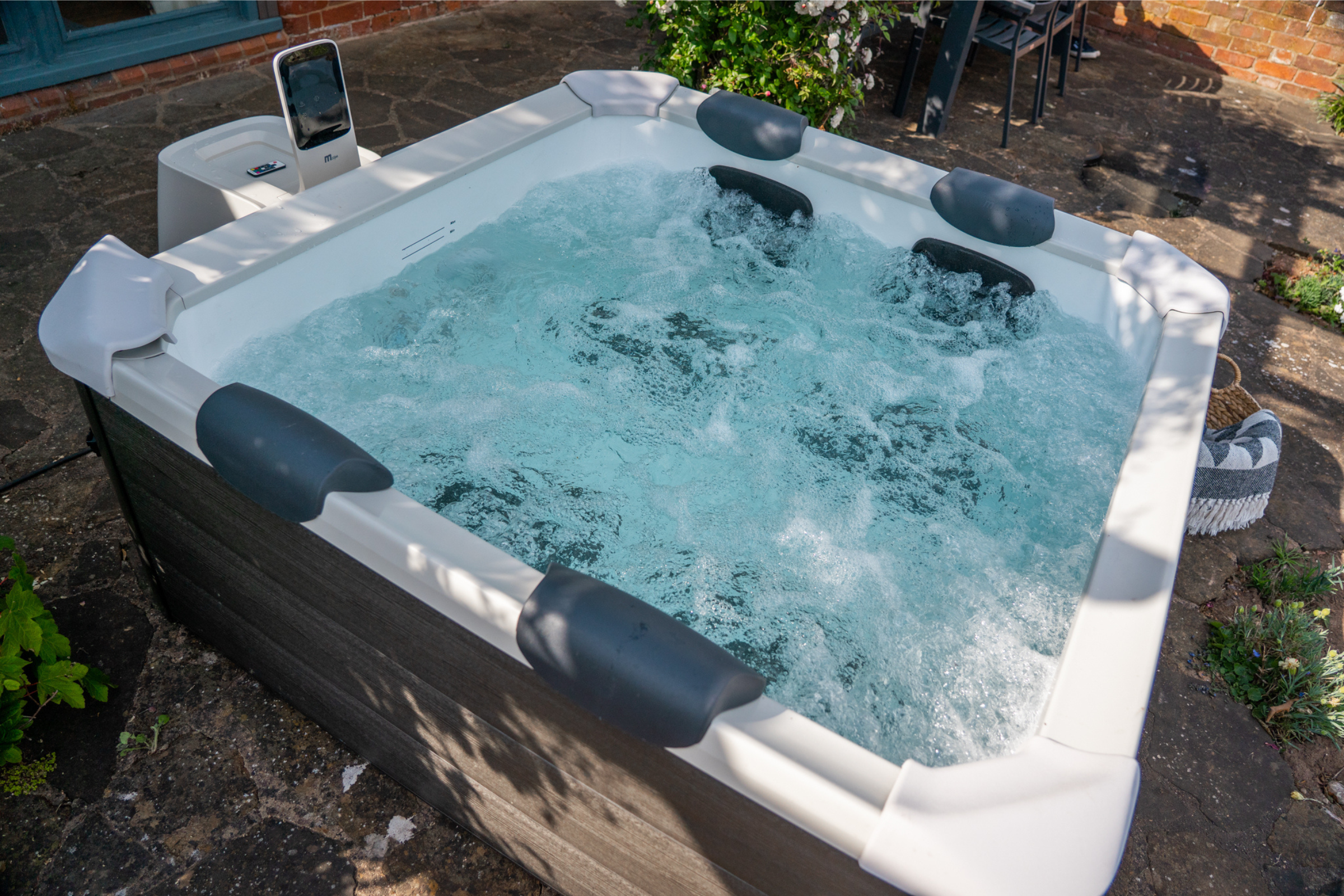 MSPA | OSLO | Frame Series | Rigid Hot Tub & Spa | Light up the night | Upto 6 Person